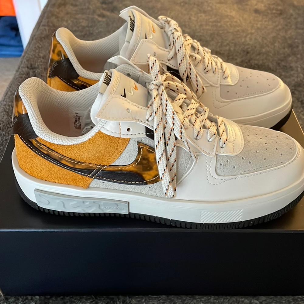 Womens size 8 brand new in box - Nike Air Force 1 fontanka